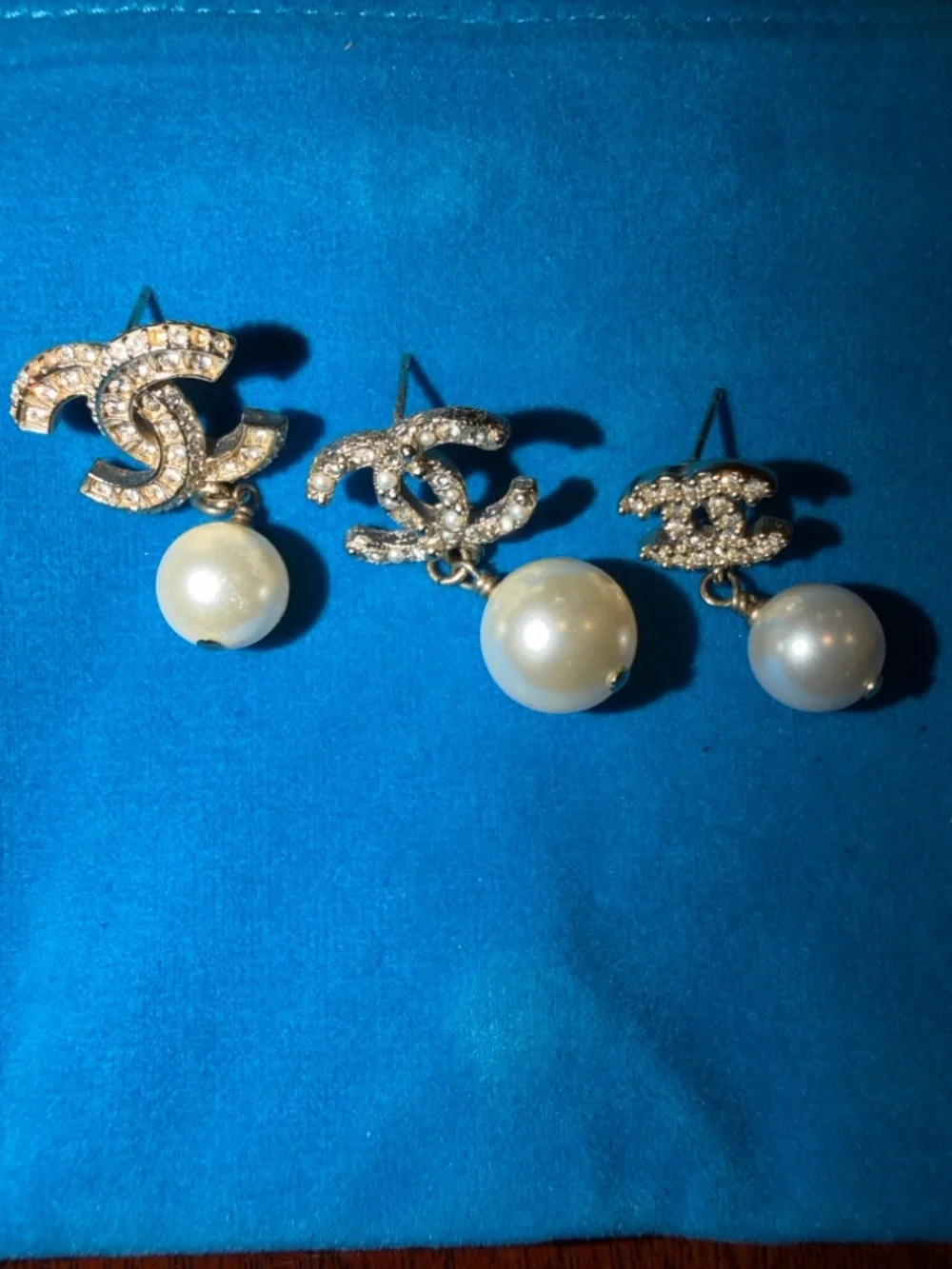 CHANEL Gold Crystal CC Drop Earrings with Pearl single side